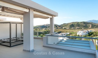 Ruim, licht en modern luxe penthouse te koop met golf- en zeezicht in Marbella - Benahavis 7812 