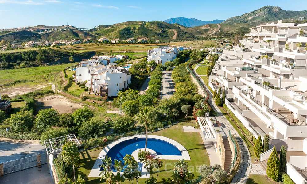Ruim, licht en modern luxe penthouse te koop met golf- en zeezicht in Marbella - Benahavis 7814