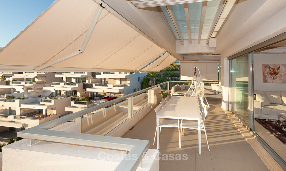 Ruim, licht en modern luxe penthouse te koop met golf- en zeezicht in Marbella - Benahavis 7705