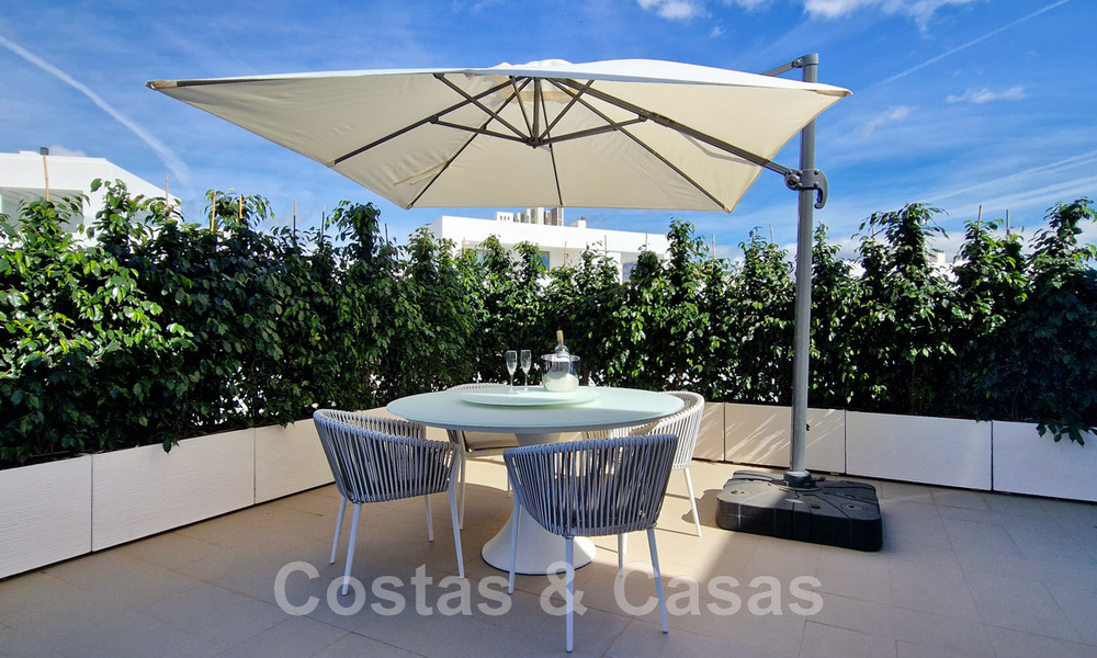 Ruim, licht en modern luxe penthouse te koop met golf- en zeezicht in Marbella - Benahavis 46704