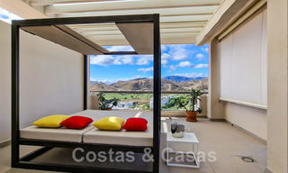 Ruim, licht en modern luxe penthouse te koop met golf- en zeezicht in Marbella - Benahavis 46705 