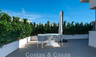 Ruim, licht en modern luxe penthouse te koop met golf- en zeezicht in Marbella - Benahavis 46708 