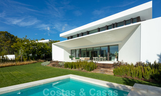 Nieuwe eigentijdse luxe villa's met zeezicht te koop, in een exclusieve urbanisatie in Benahavis - Marbella 21655 