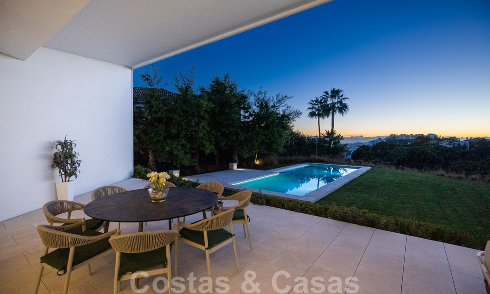 Nieuwe eigentijdse luxe villa's met zeezicht te koop, in een exclusieve urbanisatie in Benahavis - Marbella 37272