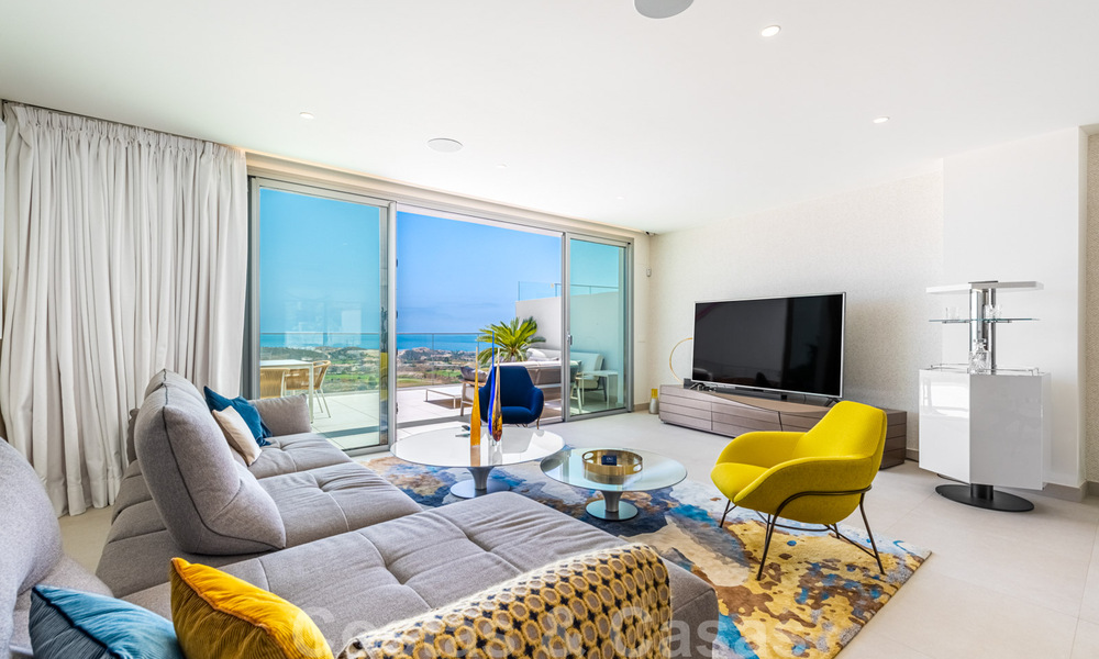 Nieuwe moderne frontline golf appartementen met uitzicht op zee te koop in een luxe resort in Mijas, Costa del Sol. Instapklaar! Laatste penthouses! 39679