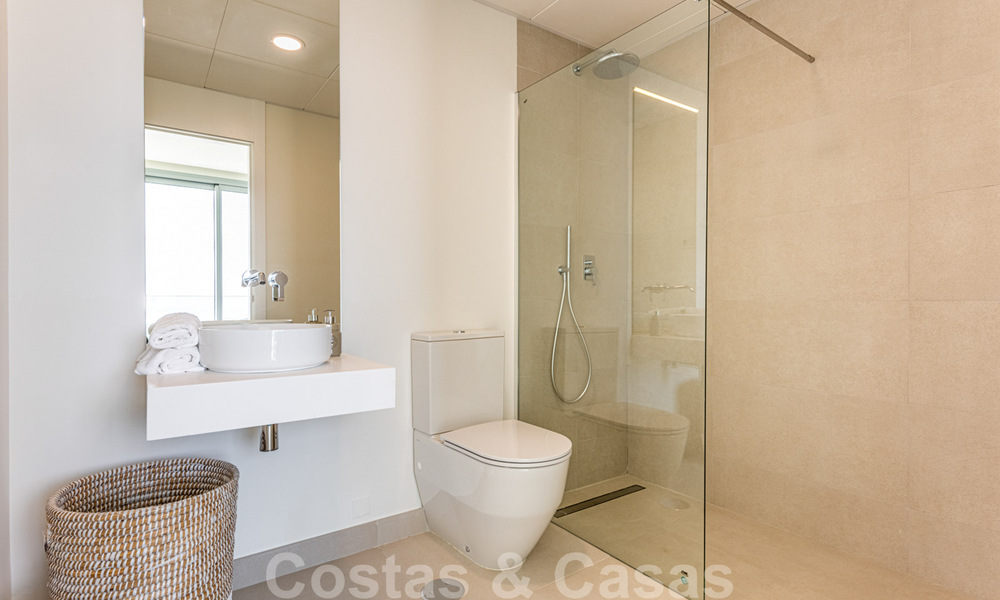 Nieuwe moderne frontline golf appartementen met uitzicht op zee te koop in een luxe resort in Mijas, Costa del Sol. Instapklaar! Laatste penthouses! 39685