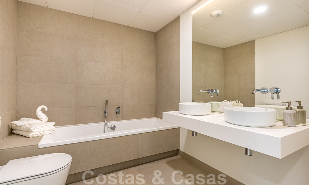 Nieuwe moderne frontline golf appartementen met uitzicht op zee te koop in een luxe resort in Mijas, Costa del Sol. Instapklaar! Laatste penthouses! 39688