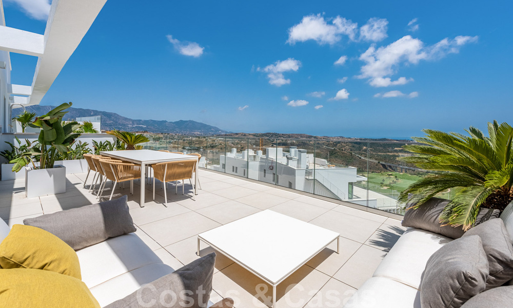 Nieuwe moderne frontline golf appartementen met uitzicht op zee te koop in een luxe resort in Mijas, Costa del Sol. Instapklaar! Laatste penthouses! 39690
