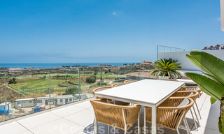 Nieuwe moderne frontline golf appartementen met uitzicht op zee te koop in een luxe resort in Mijas, Costa del Sol. Instapklaar! Laatste penthouses! 39692 