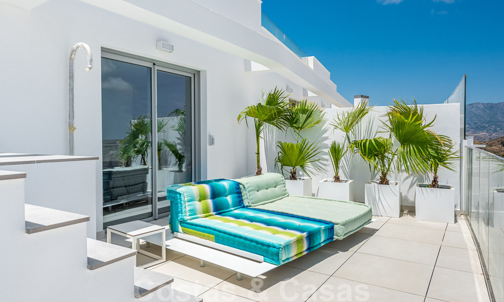 Nieuwe moderne frontline golf appartementen met uitzicht op zee te koop in een luxe resort in Mijas, Costa del Sol. Instapklaar! Laatste penthouses! 39693