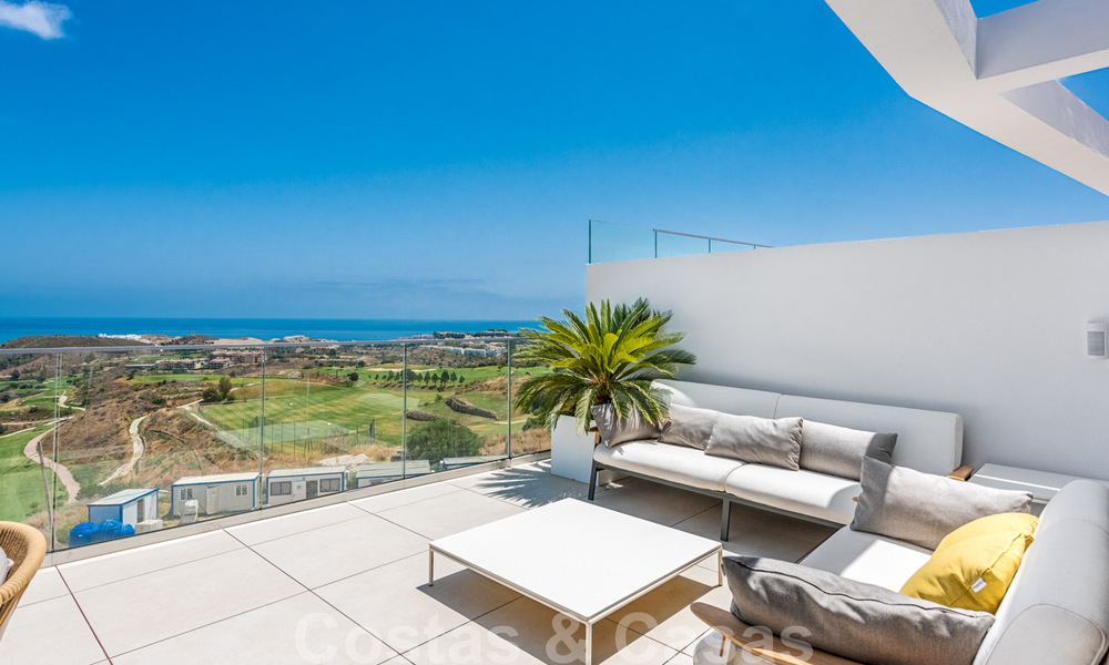 Nieuwe moderne frontline golf appartementen met uitzicht op zee te koop in een luxe resort in Mijas, Costa del Sol. Instapklaar! Laatste penthouses! 39696