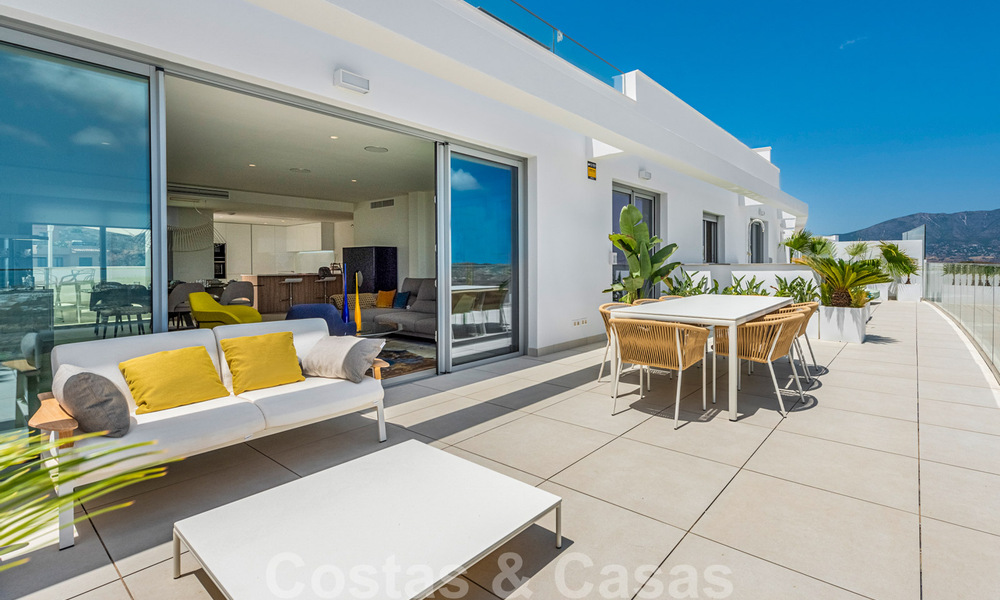 Nieuwe moderne frontline golf appartementen met uitzicht op zee te koop in een luxe resort in Mijas, Costa del Sol. Instapklaar! Laatste penthouses! 39697