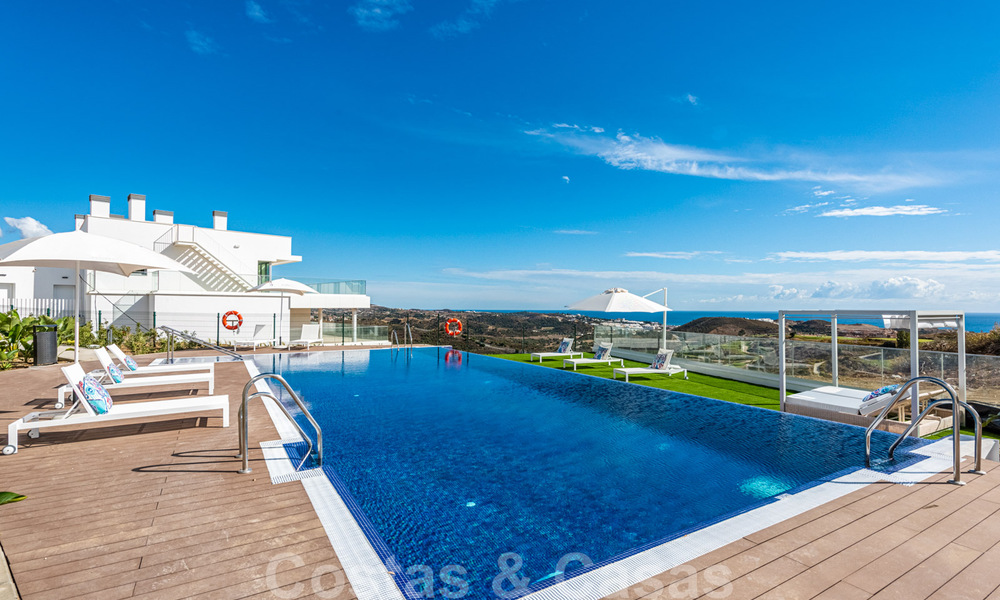 Nieuwe moderne frontline golf appartementen met uitzicht op zee te koop in een luxe resort in Mijas, Costa del Sol. Instapklaar! Laatste penthouses! 39705