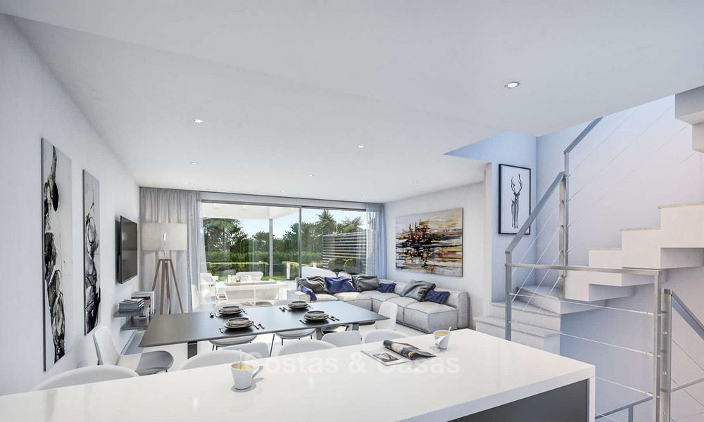 Aantrekkelijke eigentijdse schakelvilla´s te koop, in een boetiek nieuwbouwproject, strandzijde Estepona, Costa del Sol 7797