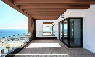 Nieuwe avant-gardistische appartementen te koop, op loopafstand van het strand en voorzieningen, Fuengirola, Costa del Sol. Instapklaar. 32972 