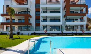 Nieuwe avant-gardistische appartementen te koop, op loopafstand van het strand en voorzieningen, Fuengirola, Costa del Sol. Instapklaar. 32979 