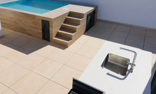 Nieuwe avant-gardistische appartementen te koop, op loopafstand van het strand en voorzieningen, Fuengirola, Costa del Sol. Instapklaar. 32981 
