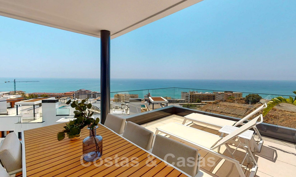 Nieuwe avant-gardistische appartementen te koop, op loopafstand van het strand en voorzieningen, Fuengirola, Costa del Sol. Instapklaar. 32982