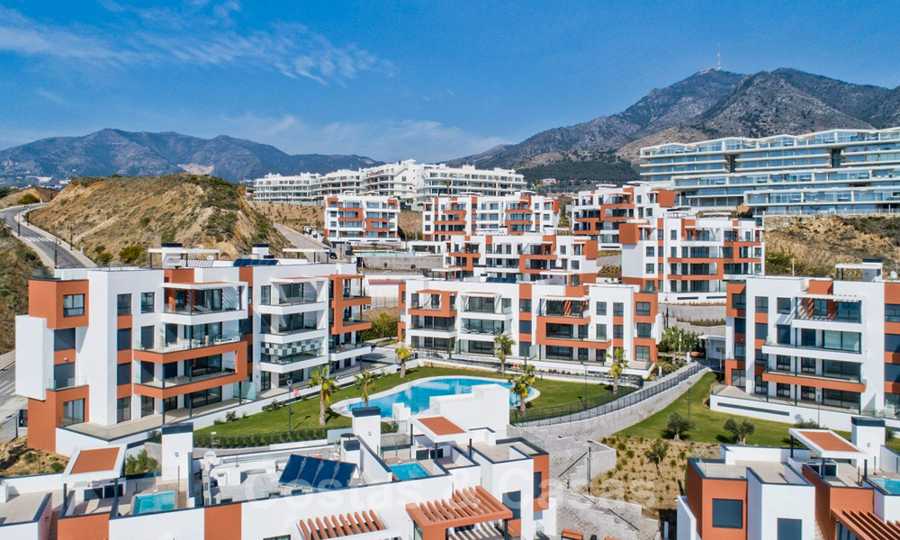 Nieuwe avant-gardistische appartementen te koop, op loopafstand van het strand en voorzieningen, Fuengirola, Costa del Sol. Instapklaar. 32986