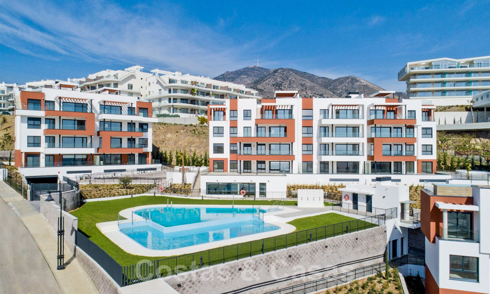 Nieuwe avant-gardistische appartementen te koop, op loopafstand van het strand en voorzieningen, Fuengirola, Costa del Sol. Instapklaar. 32989
