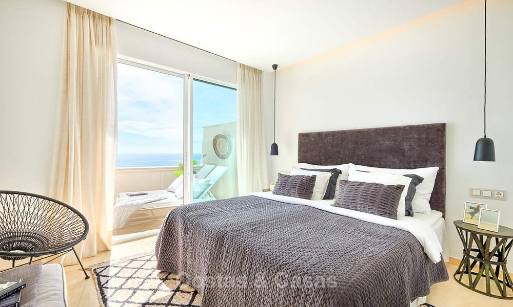 Luxueus eerstelijns strand penthouse appartement met verwarmd privé zwembad te koop in een luxe complex op de New Golden Mile, Marbella - Estepona 7855