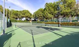 Luxueus eerstelijns strand penthouse appartement met verwarmd privé zwembad te koop in een luxe complex op de New Golden Mile, Marbella - Estepona 7856 