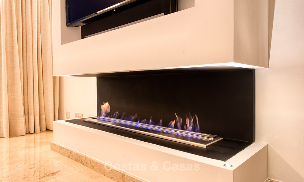 Luxueus eerstelijns strand penthouse appartement met verwarmd privé zwembad te koop in een luxe complex op de New Golden Mile, Marbella - Estepona 7863