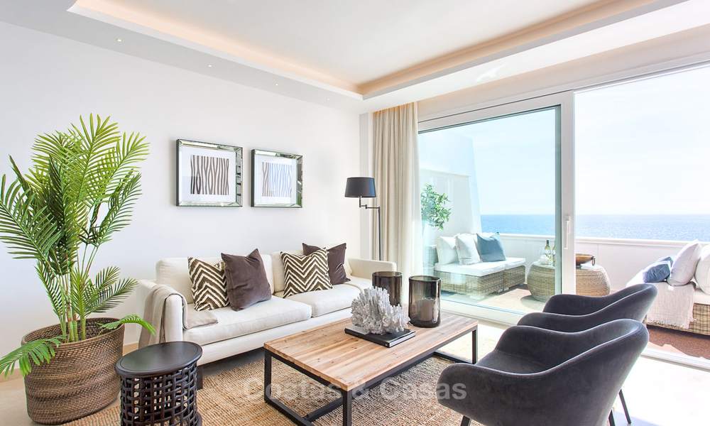 Luxueus eerstelijns strand penthouse appartement met verwarmd privé zwembad te koop in een luxe complex op de New Golden Mile, Marbella - Estepona 7870