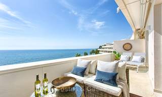 Luxueus eerstelijns strand penthouse appartement met verwarmd privé zwembad te koop in een luxe complex op de New Golden Mile, Marbella - Estepona 7871 