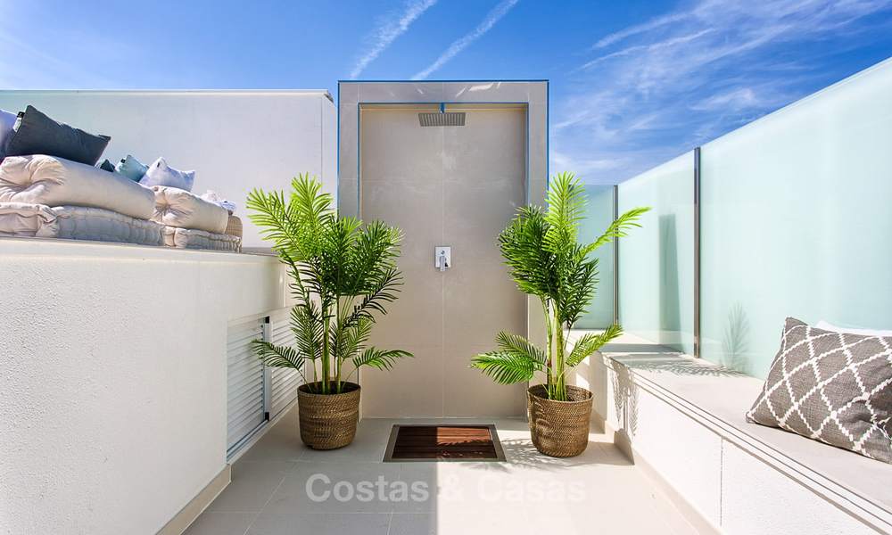 Luxueus eerstelijns strand penthouse appartement met verwarmd privé zwembad te koop in een luxe complex op de New Golden Mile, Marbella - Estepona 7879