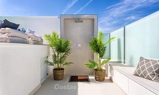 Luxueus eerstelijns strand penthouse appartement met verwarmd privé zwembad te koop in een luxe complex op de New Golden Mile, Marbella - Estepona 7879 