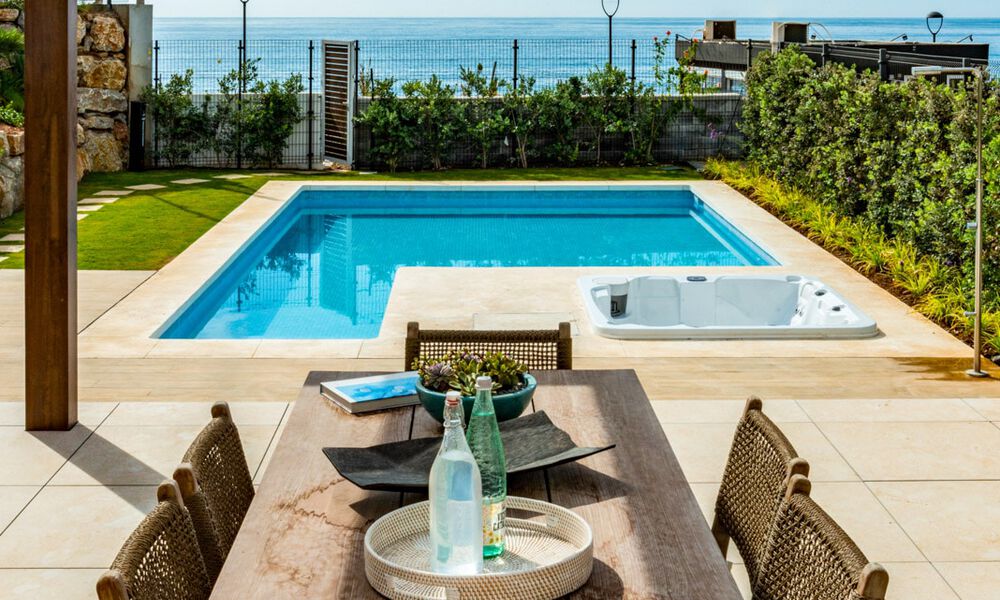Luxueuze eerste lijn strandvilla's te koop in een nieuw, exclusief complex, New Golden Mile, Marbella - Estepona 40493