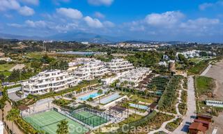 Luxueuze nieuwe eerstelijn strandappartementen te koop in een exclusief complex, New Golden Mile, Marbella - Estepona 783557 