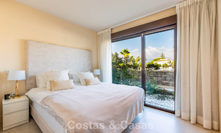 Luxueuze nieuwe eerstelijn strandappartementen te koop in een exclusief complex, New Golden Mile, Marbella - Estepona 783575 