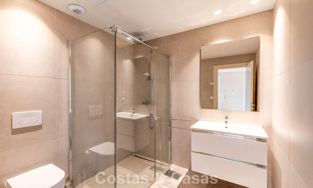 Luxueuze nieuwe eerstelijn strandappartementen te koop in een exclusief complex, New Golden Mile, Marbella - Estepona 783576