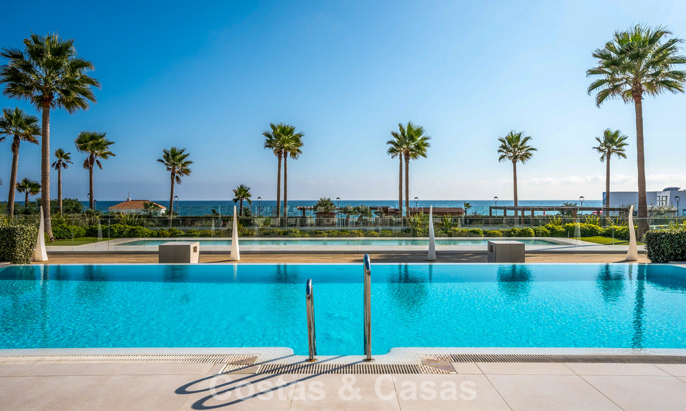 Luxueuze nieuwe eerstelijn strandappartementen te koop in een exclusief complex, New Golden Mile, Marbella - Estepona 783586