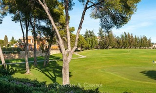 Halfvrijstaande woning te koop, eerstelijn golf, in een omheind complex in Guadalmina Alta te Marbella 7955 