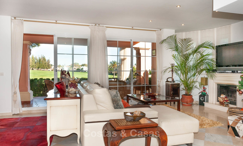 Halfvrijstaande woning te koop, eerstelijn golf, in een omheind complex in Guadalmina Alta te Marbella 7941