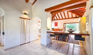 Ruime villa in landelijke stijl in een unieke natuurlijke omgeving te koop, Casares, Costa del Sol 8072 