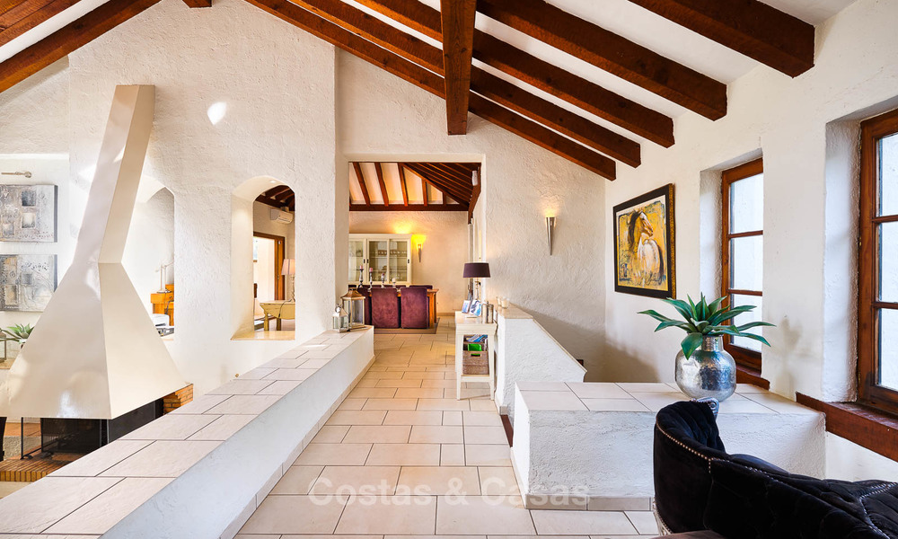 Ruime villa in landelijke stijl in een unieke natuurlijke omgeving te koop, Casares, Costa del Sol 8081