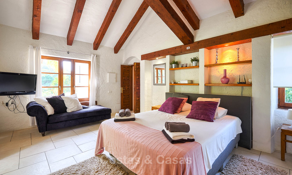 Ruime villa in landelijke stijl in een unieke natuurlijke omgeving te koop, Casares, Costa del Sol 8095