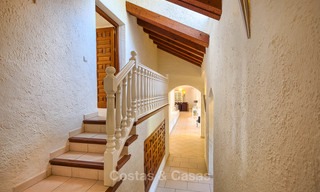 Ruime villa in landelijke stijl in een unieke natuurlijke omgeving te koop, Casares, Costa del Sol 8101 