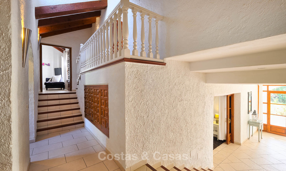 Ruime villa in landelijke stijl in een unieke natuurlijke omgeving te koop, Casares, Costa del Sol 8102