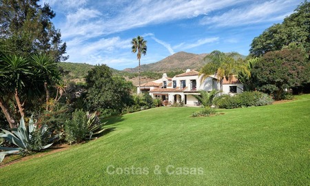 Ruime villa in landelijke stijl in een unieke natuurlijke omgeving te koop, Casares, Costa del Sol 8123