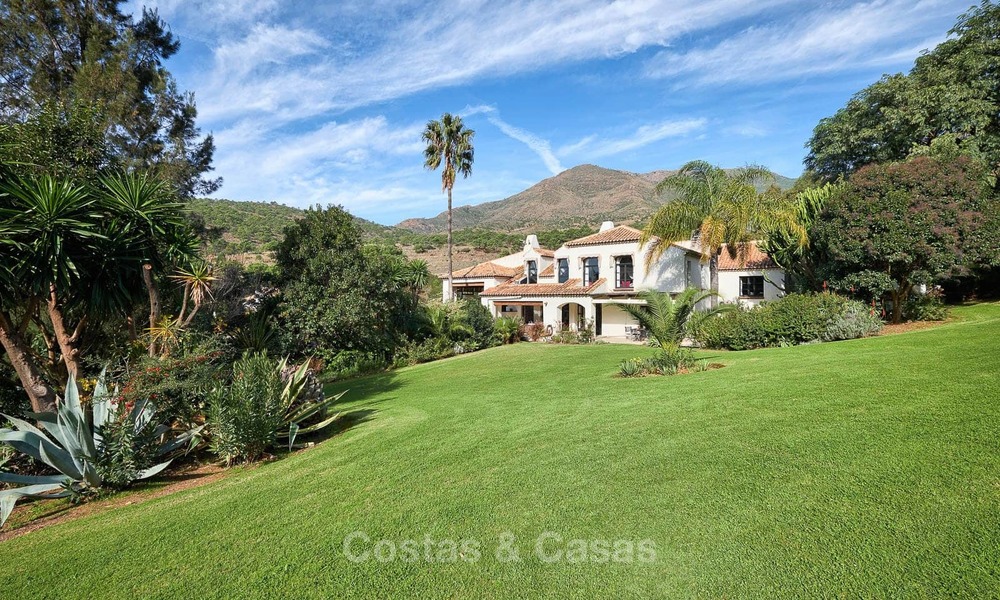 Ruime villa in landelijke stijl in een unieke natuurlijke omgeving te koop, Casares, Costa del Sol 8123