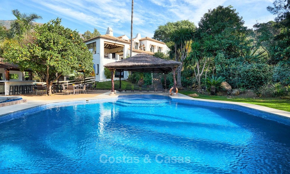 Ruime villa in landelijke stijl in een unieke natuurlijke omgeving te koop, Casares, Costa del Sol 8127