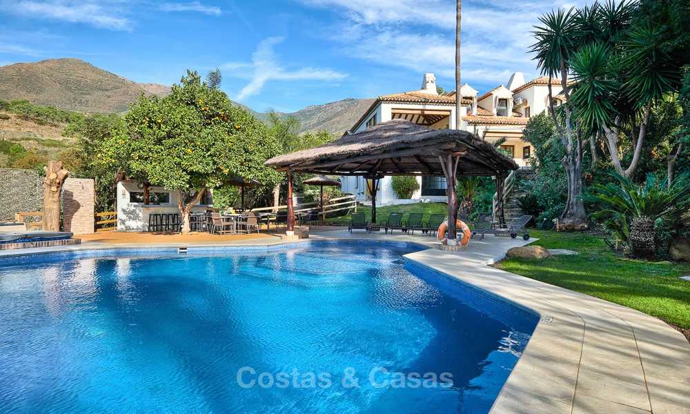 Ruime villa in landelijke stijl in een unieke natuurlijke omgeving te koop, Casares, Costa del Sol 8132