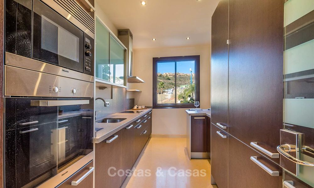 Mooi en ruim luxe appartement met zeezicht te koop in een begeerde urbanisatie, klaar om in te trekken - Benahavis, Marbella 8275