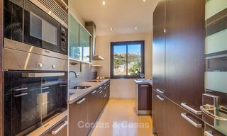 Mooi en ruim luxe appartement met zeezicht te koop in een begeerde urbanisatie, klaar om in te trekken - Benahavis, Marbella 8275 