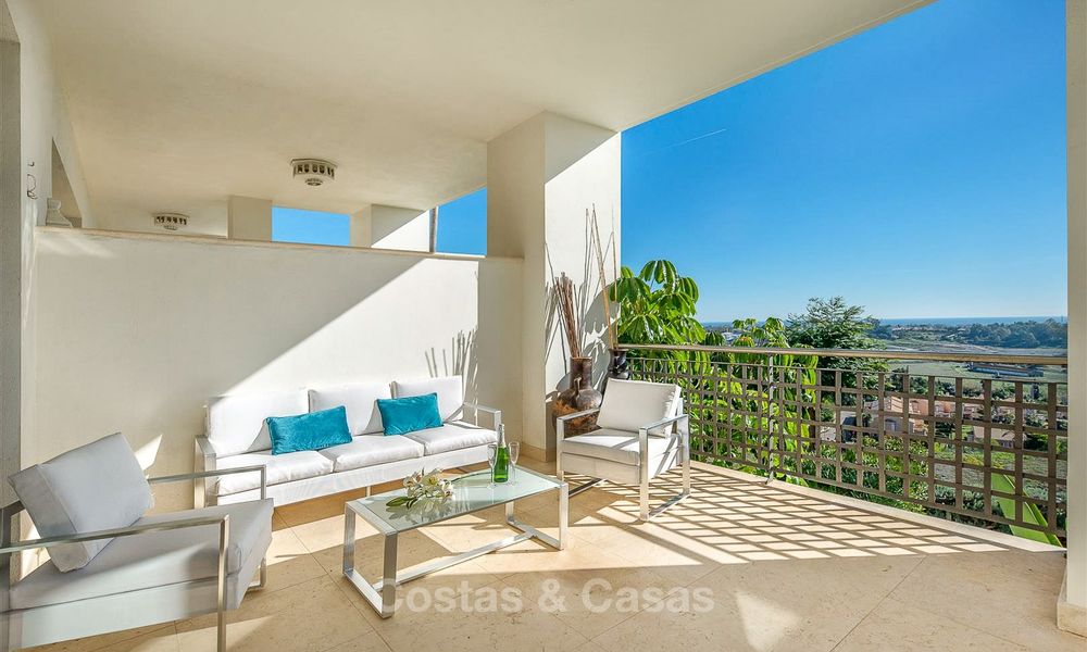 Mooi en ruim luxe appartement met zeezicht te koop in een begeerde urbanisatie, klaar om in te trekken - Benahavis, Marbella 8276